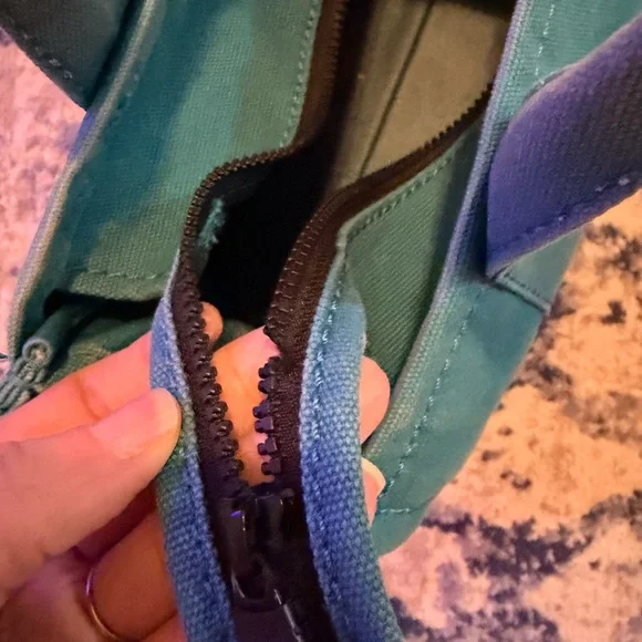 Marc Jacobs Harbor Blue Medium Tote Bag GUC - Picture 9 of 13